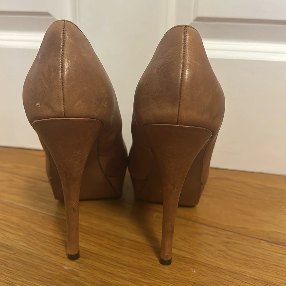 Steve Madden Camel Brown Darrin Heel Size 9, 5.5" Heel - Picture 10 of 10